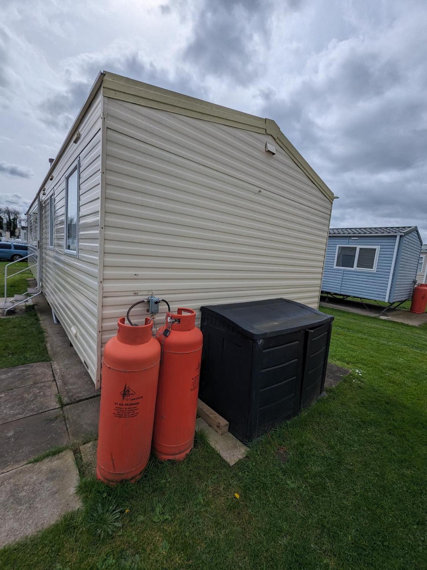 3 Bedroom Caravan, Sleeps 8 Lyons Lido Beach Prestatyn Exterior photo
